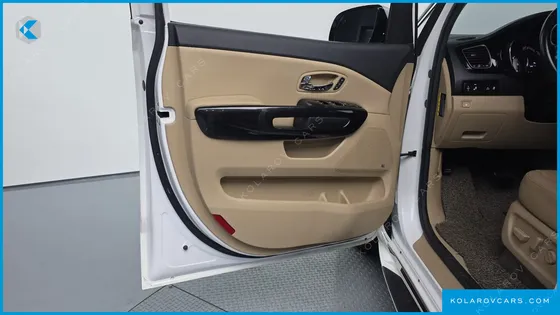 KIA CARNIVAL 9-SEATER NOBLESSE