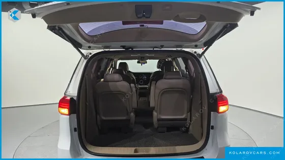 KIA CARNIVAL 9-SEATER NOBLESSE