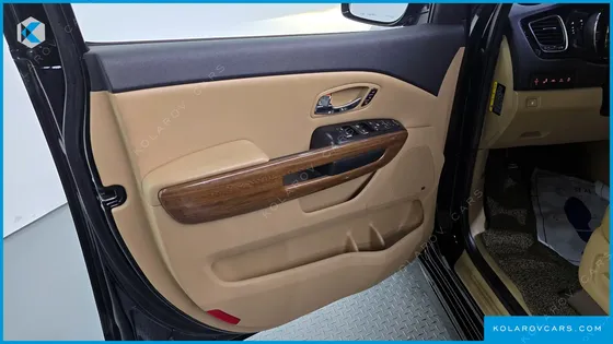 KIA CARNIVAL 9-SEATER HI-LIMOUSINE
