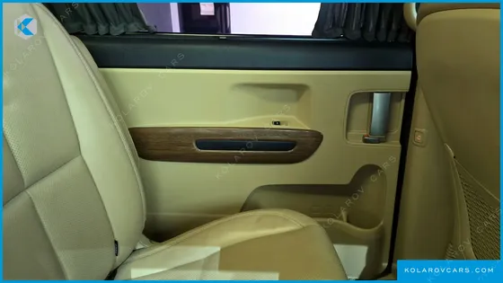 KIA CARNIVAL 9-SEATER HI-LIMOUSINE
