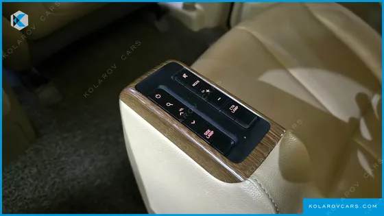 KIA CARNIVAL 9-SEATER HI-LIMOUSINE