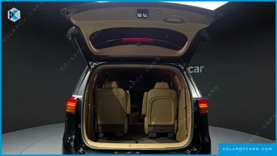 KIA CARNIVAL 9-SEATER PRESTIGE