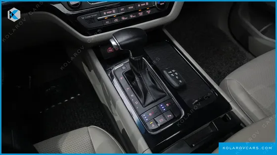 KIA CARNIVAL 9-SEATER PRESTIGE