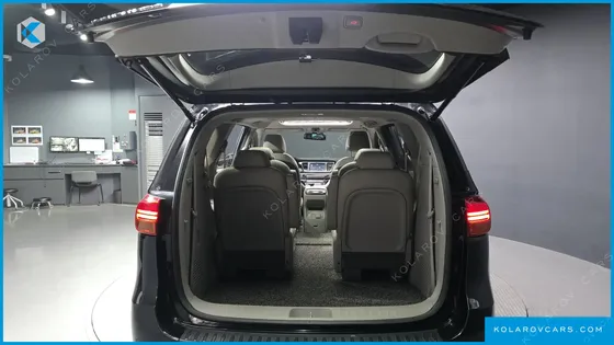 KIA CARNIVAL 9-SEATER PRESTIGE