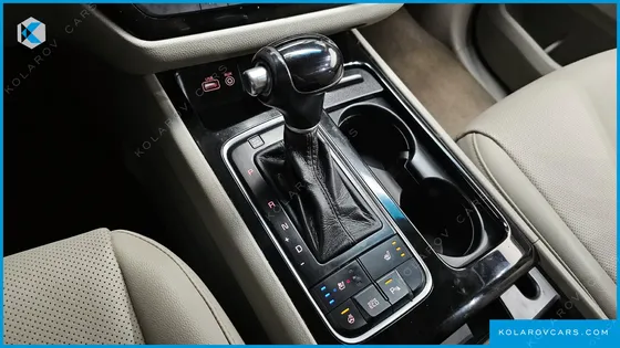 KIA CARNIVAL 9-SEATER PRESTIGE