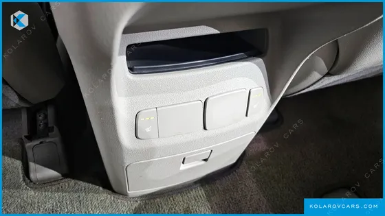 KIA CARNIVAL 9-SEATER PRESTIGE
