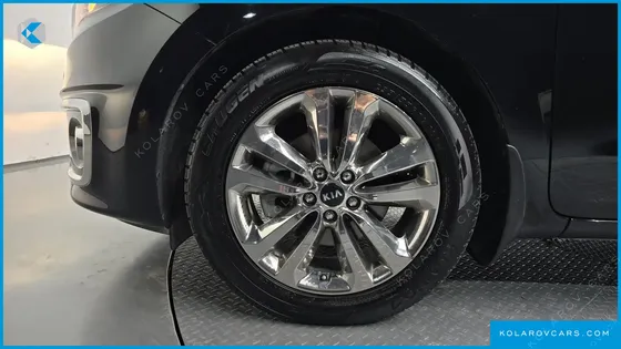 KIA CARNIVAL 9-SEATER PRESTIGE
