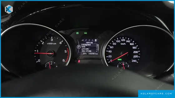 KIA CARNIVAL 9-SEATER PRESTIGE