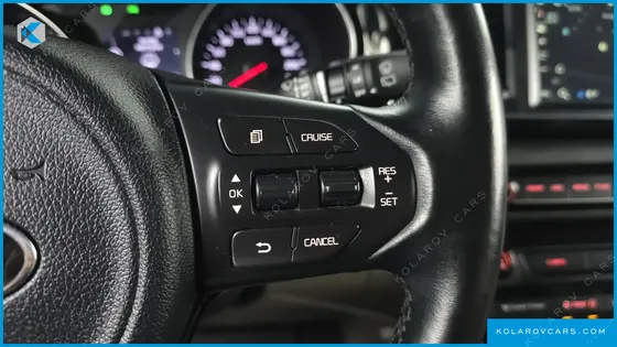 KIA CARNIVAL 9-SEATER PRESTIGE