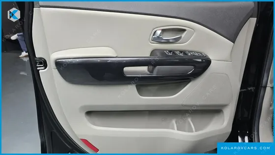 KIA CARNIVAL 9-SEATER PRESTIGE