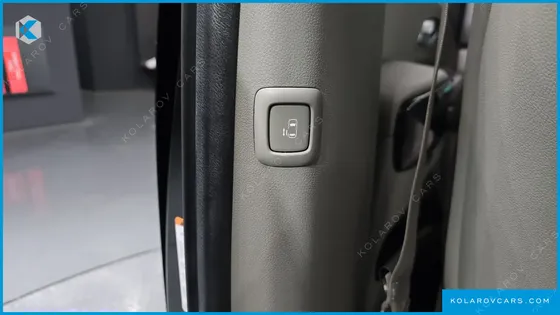 KIA CARNIVAL 9-SEATER PRESTIGE