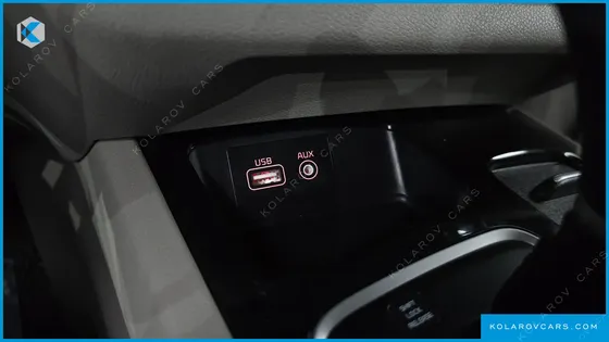 KIA CARNIVAL 9-SEATER PRESTIGE