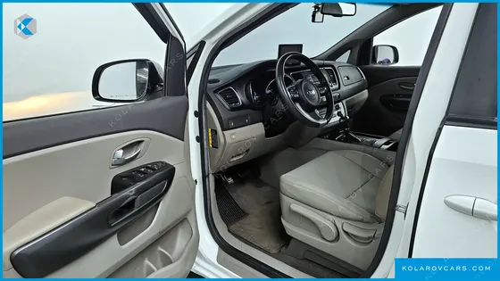 KIA CARNIVAL 6-SEATER WHEELCHAIR LIFT