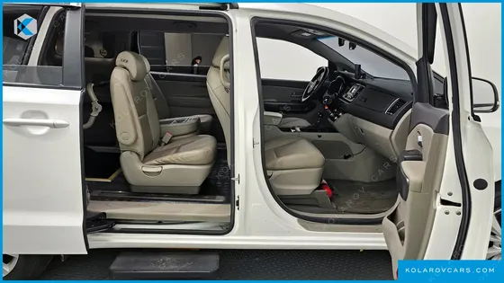 KIA CARNIVAL 6-SEATER WHEELCHAIR LIFT