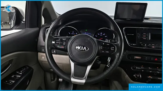 KIA CARNIVAL 6-SEATER WHEELCHAIR LIFT
