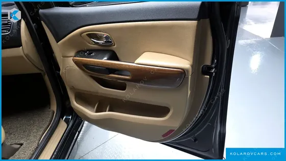 KIA CARNIVAL 9-SEATER HI-LIMOUSINE