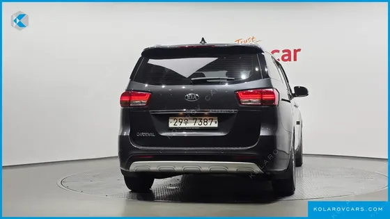 KIA CARNIVAL 9-SEATER PRESTIGE