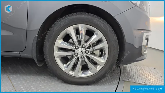 KIA CARNIVAL 9-SEATER PRESTIGE