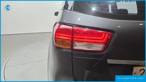 KIA CARNIVAL 9-SEATER PRESTIGE
