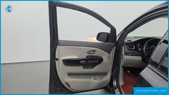 KIA CARNIVAL 9-SEATER PRESTIGE