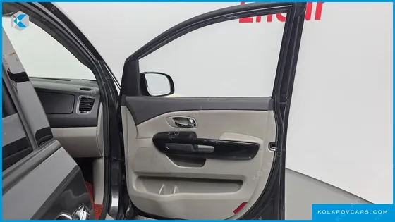 KIA CARNIVAL 9-SEATER PRESTIGE