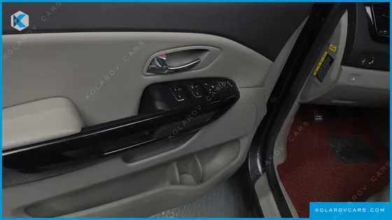 KIA CARNIVAL 9-SEATER PRESTIGE