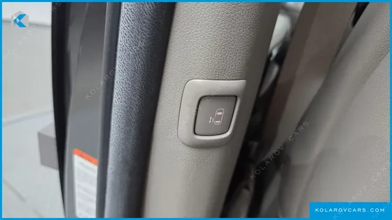 KIA CARNIVAL 9-SEATER PRESTIGE
