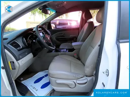KIA CARNIVAL 6-SEATER WHEELCHAIR LIFT