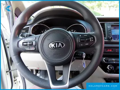 KIA CARNIVAL 6-SEATER WHEELCHAIR LIFT