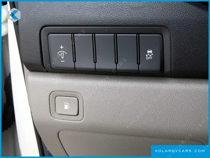 KIA CARNIVAL 6-SEATER WHEELCHAIR LIFT