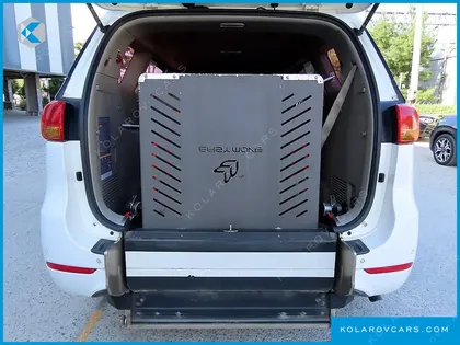 KIA CARNIVAL 6-SEATER WHEELCHAIR LIFT
