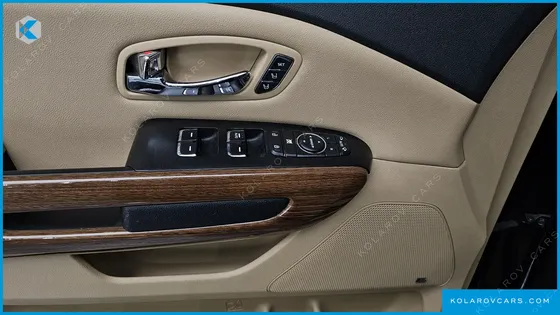 KIA CARNIVAL 9-SEATER HI-LIMOUSINE