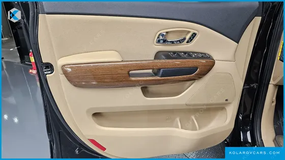 KIA CARNIVAL 9-SEATER HI-LIMOUSINE