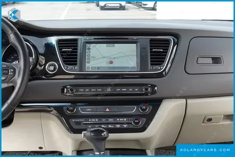 KIA CARNIVAL 9-SEATER PRESTIGE