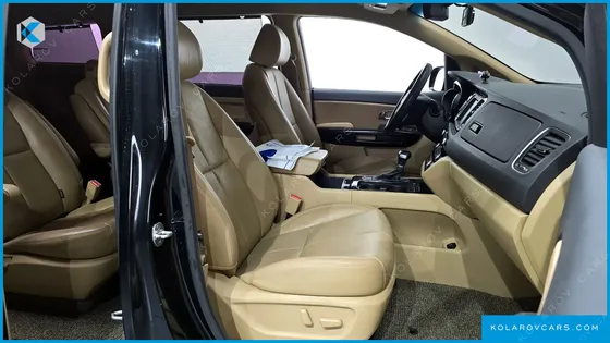 KIA CARNIVAL 9-SEATER NOBLESSE