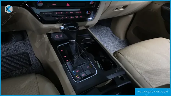 KIA CARNIVAL 9-SEATER LUXURY