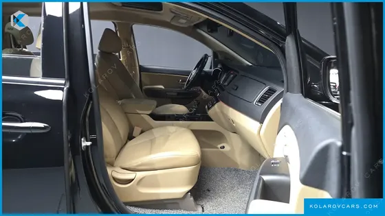 KIA CARNIVAL 9-SEATER LUXURY