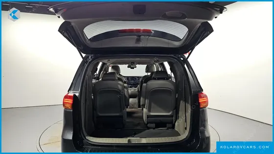 KIA CARNIVAL 9-SEATER LUXURY