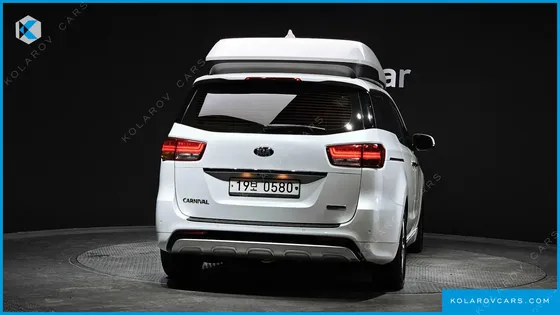 KIA CARNIVAL 9-SEATER HI-LIMOUSINE