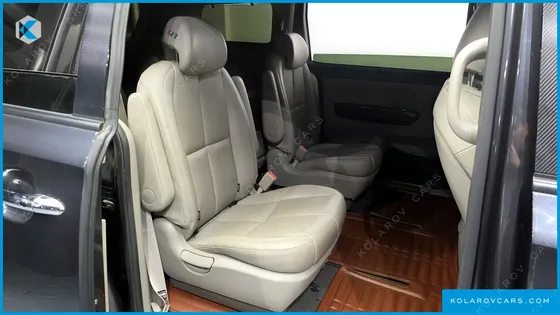KIA CARNIVAL GASOLINE 9-SEATER NOBLESSE