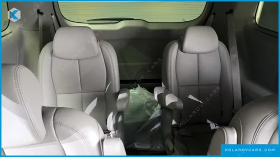 KIA CARNIVAL GASOLINE 9-SEATER NOBLESSE