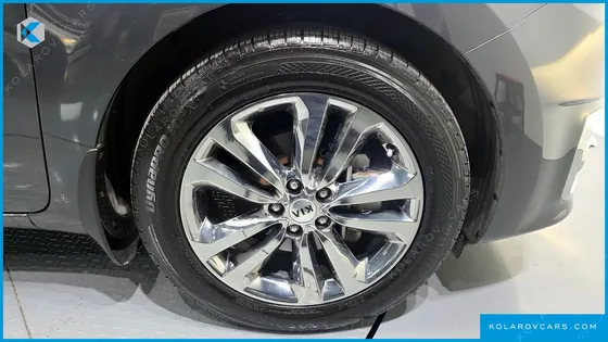 KIA CARNIVAL GASOLINE 9-SEATER NOBLESSE