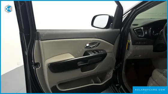 KIA CARNIVAL GASOLINE 9-SEATER NOBLESSE