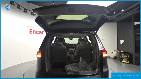 KIA CARNIVAL GASOLINE 9-SEATER NOBLESSE