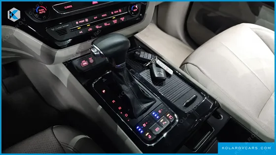 KIA CARNIVAL 9-SEATER NOBLESSE SPECIAL