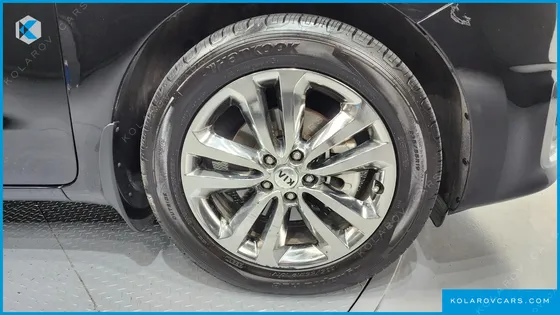 KIA CARNIVAL 9-SEATER PRESTIGE