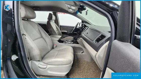 KIA CARNIVAL 9-SEATER PRESTIGE