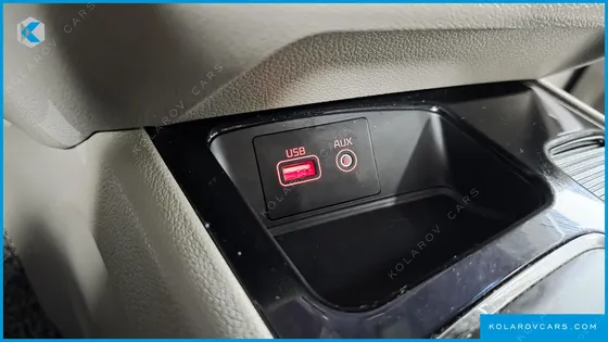 KIA CARNIVAL 7-SEATER LIMOUSINE