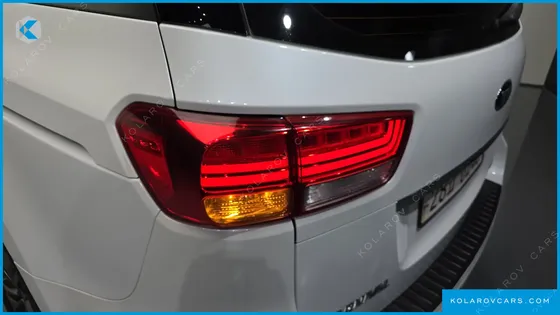 KIA CARNIVAL 7-SEATER LIMOUSINE