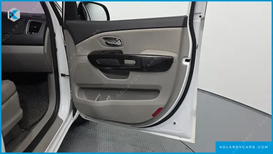 KIA CARNIVAL 7-SEATER LIMOUSINE